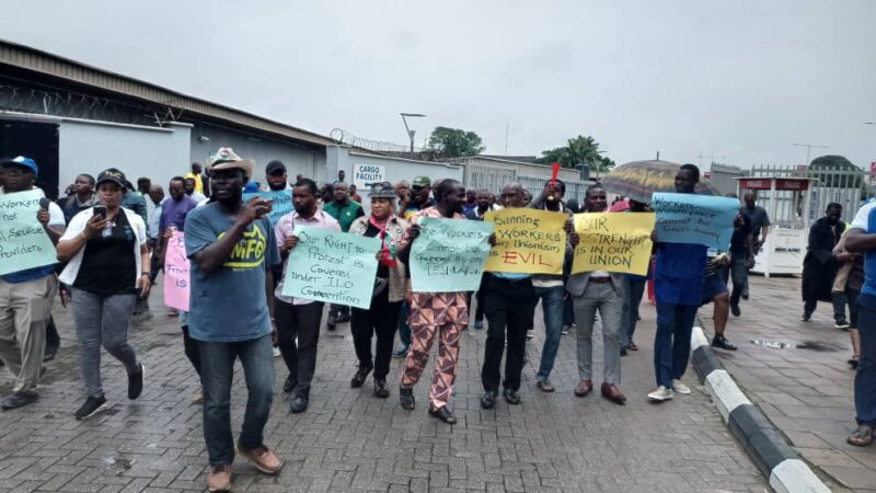 Photo Speaks: Unions protest against plans to ban unionism in Nigeria’s aviation industry