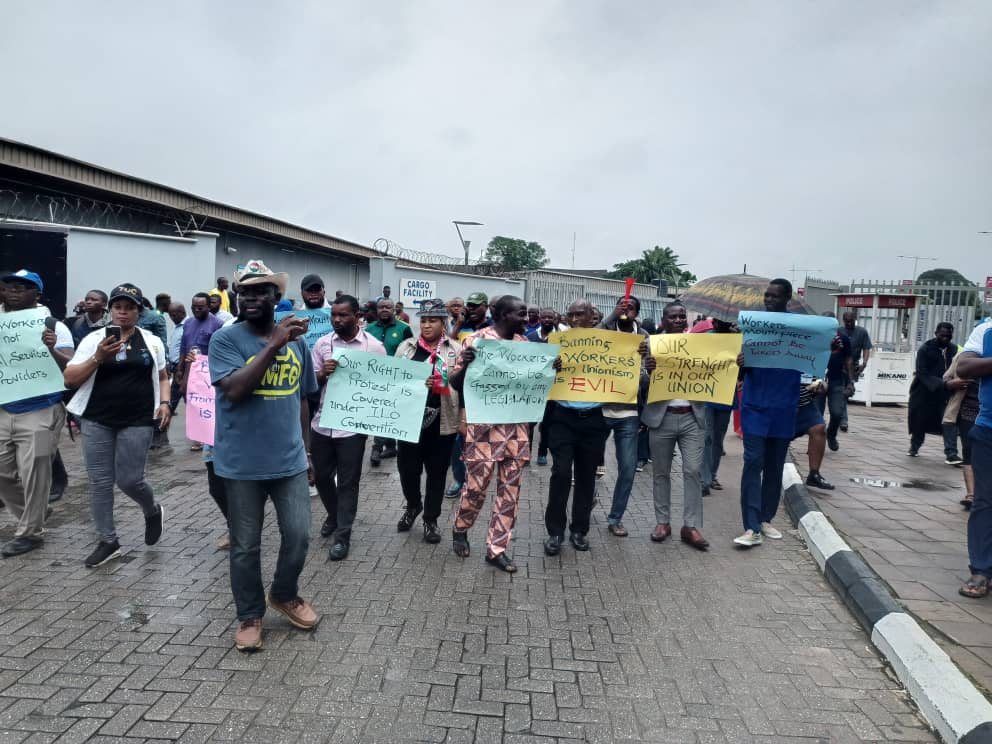 Photo Speaks: Unions protest against plans to ban unionism in Nigeria’s aviation industry