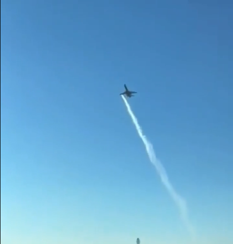 Delta Air Lines’ B717 leaks fuel as it climbs, video shows