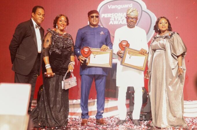 Air Peace Chairman Allen Onyema receives Vanguard’s Personality of the Year Award