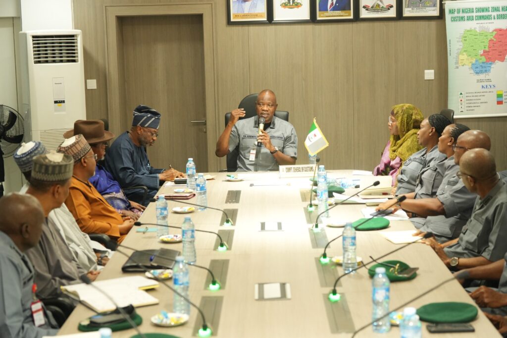 Customs to Launch Special Operations Against Vegetable Oil Smuggling, Targets Protection of Local Investments 2 112408