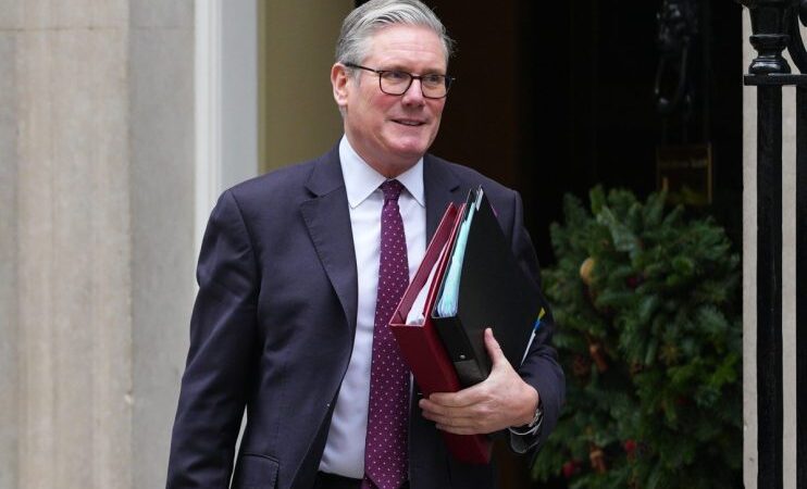 Starmer Announces Resignation as Labour Leader, Sets Stage for Contest to Choose New UK Prime Minister