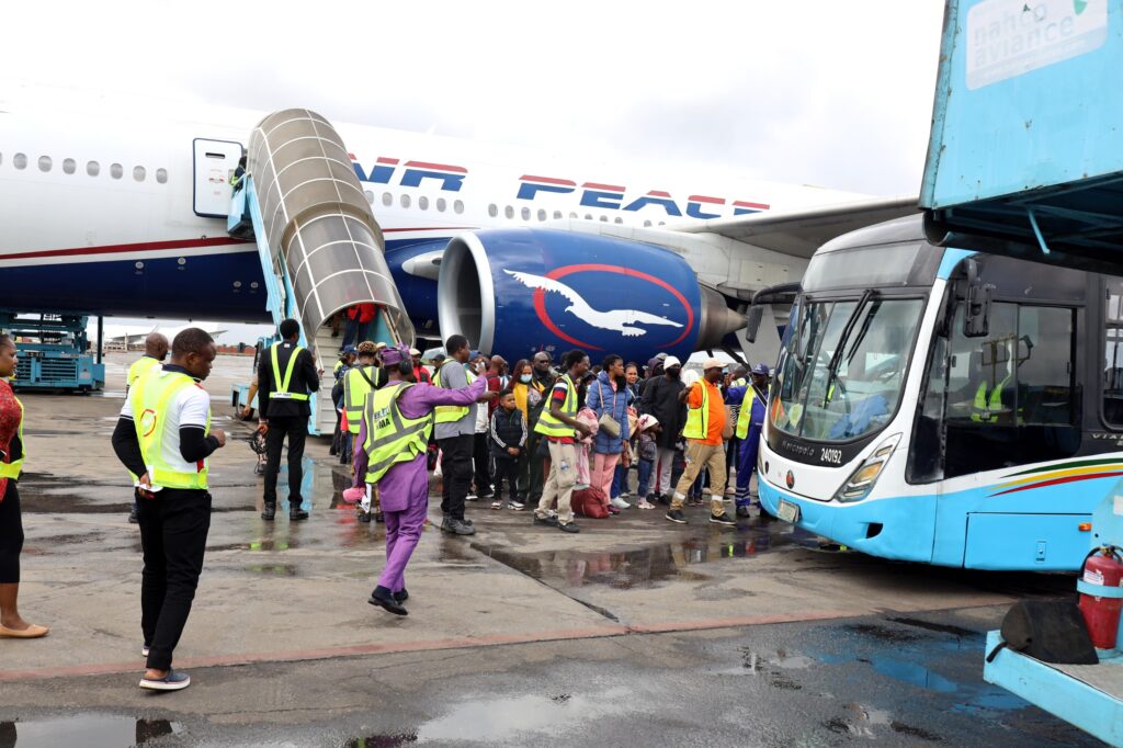 Air Peace Repatriates 268 More Nigerians from South Africa, Total Evacuees Rise to 801 3 149246
