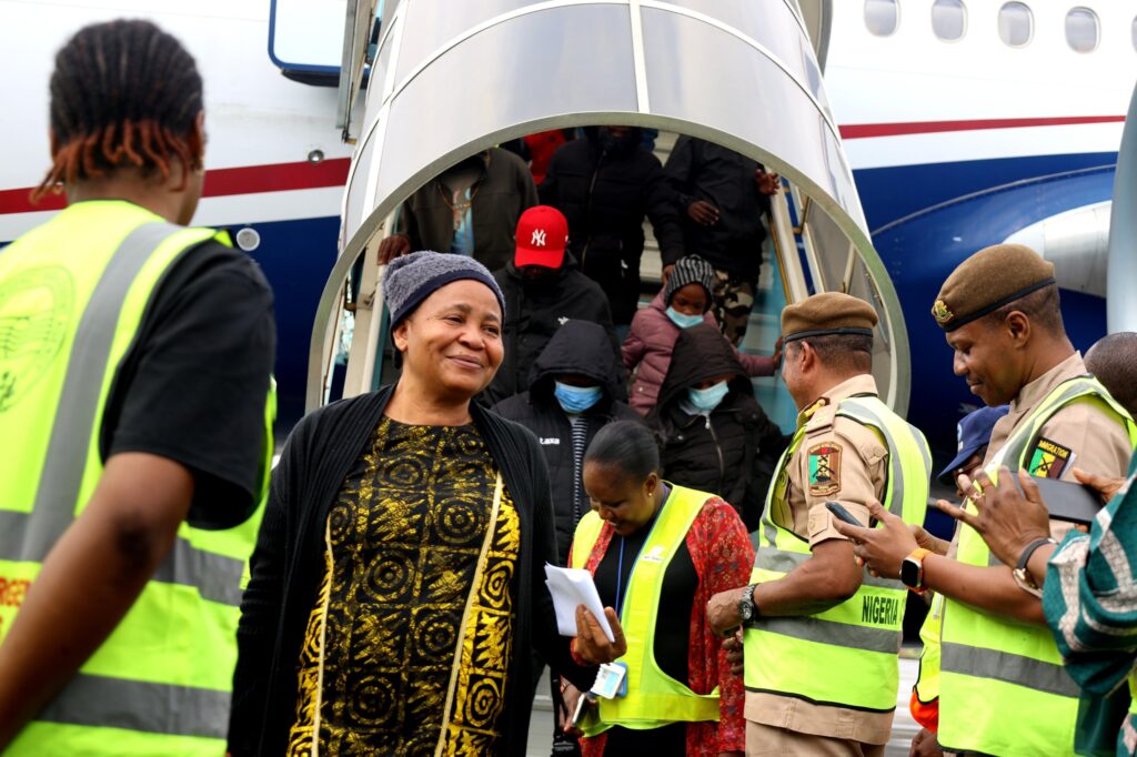 Air Peace Repatriates 268 More Nigerians from South Africa, Total Evacuees Rise to 801 2 149260