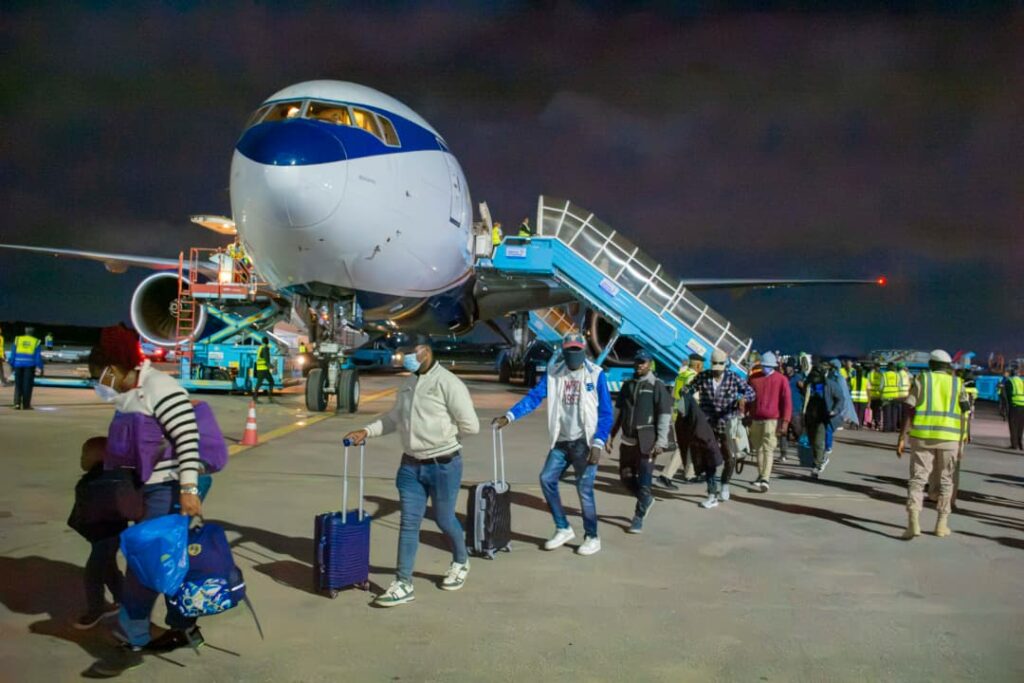 Air Peace Completes Fourth South Africa Evacuation, Repatriates 1,085 Nigerians 3 161039